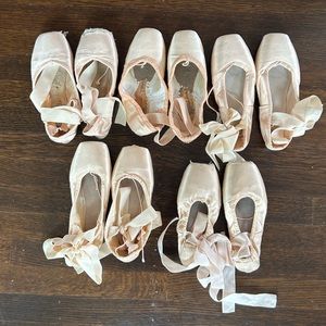 Pointe shoe lot (5 pairs)